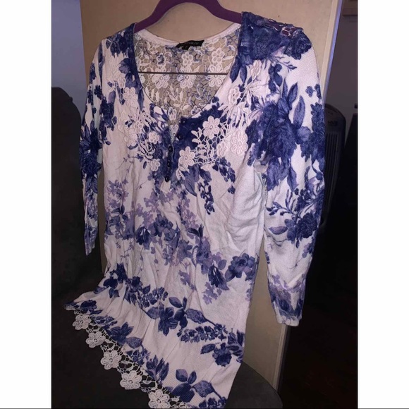 Women’s Léo Guys Floral Print Top - Picture 7 of 7